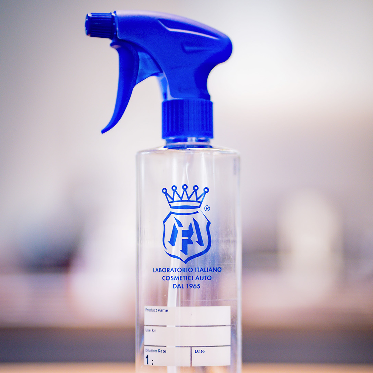 GRADUATED BOTTLE WITH TRIGGER - בקבוק עם שפריצר מקצועי